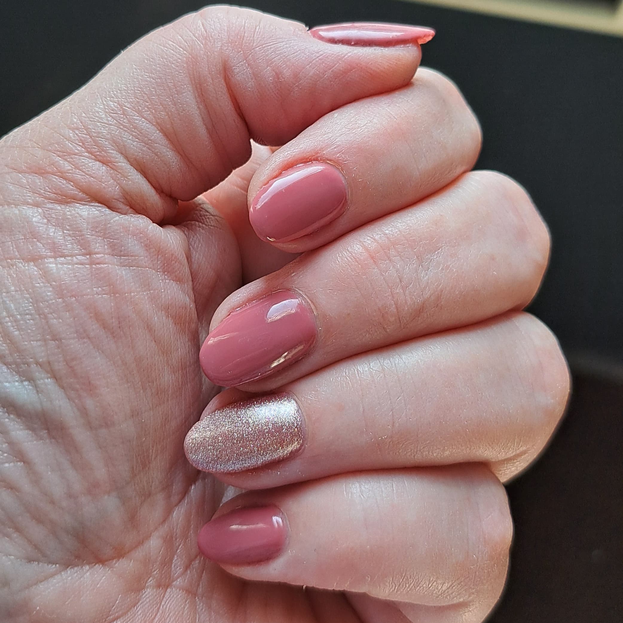 Malvenrosa Gel-Nagellack