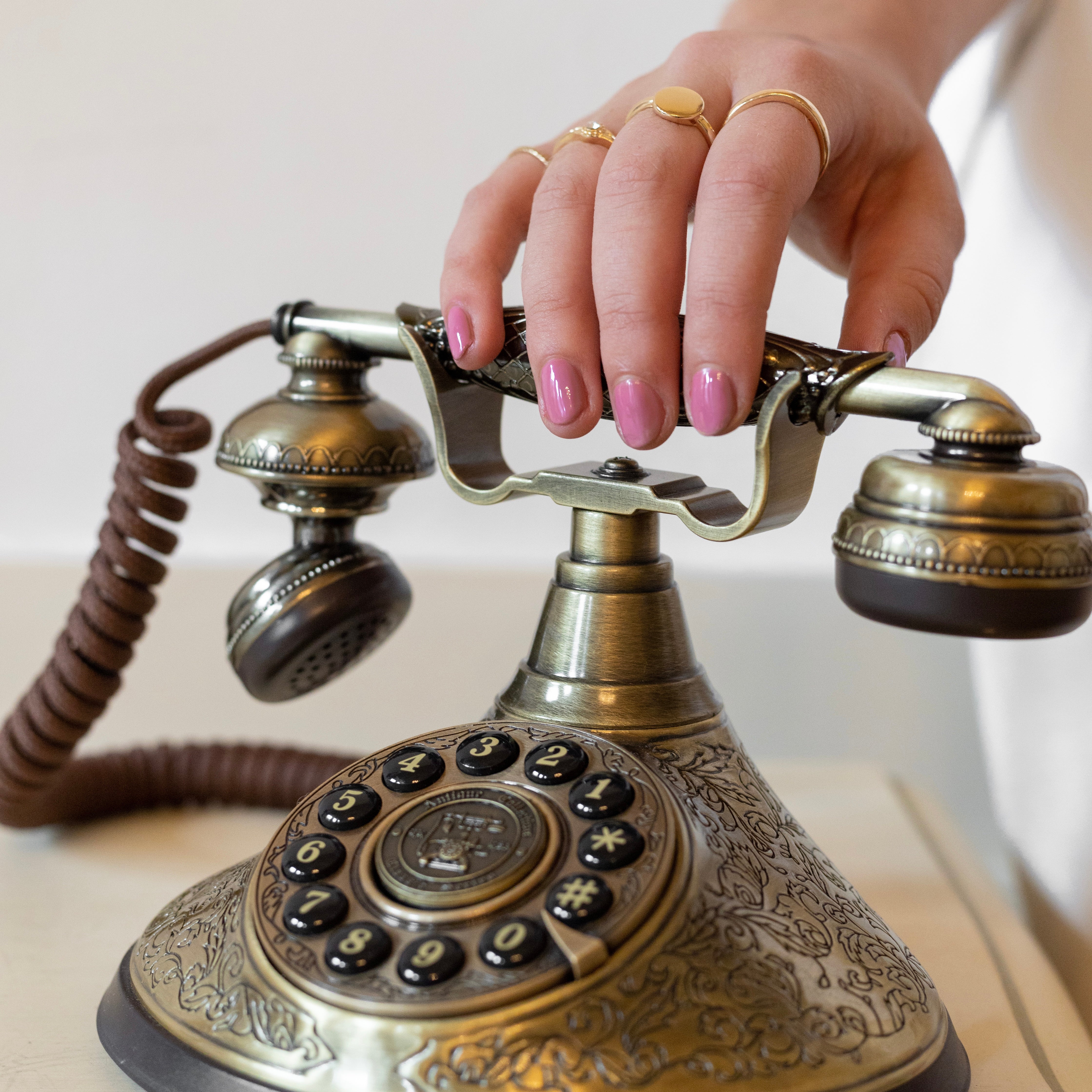 Gel-Nagellack-Starterpaket mit Lampe und einer Farbe