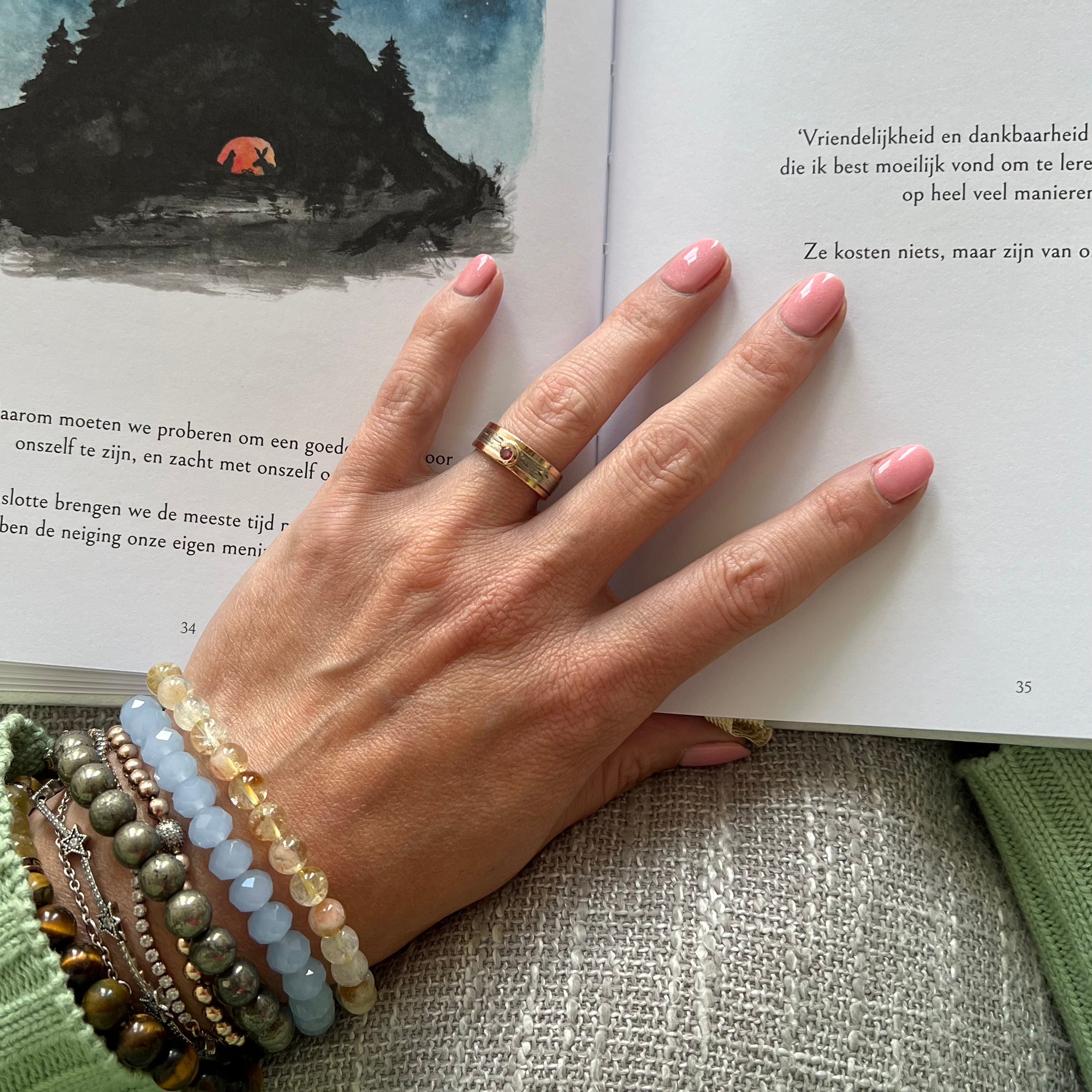 Glitzernder Nude-Gel-Nagellack